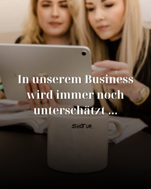 Von außen sieht man oft „nur“ schöne Haut, schöne Räume und schöne Ergebnisse.
Was viele nicht sehen:

Die Gespräche.
Die Verantwortung.
Die Weiterbildung.
Die Entscheidungen.
Den Druck.
Die Leidenschaft hinter allem. 🤍

Beauty bedeutet für uns nicht einfach nur „ein bisschen Kosmetik machen“.
Es bedeutet Menschen Vertrauen zu geben, Räume zu halten, Entscheidungen zu treffen und jeden Tag mit ganzem Herzen da zu sein.

Und genau deshalb lieben wir es trotzdem so sehr. ✨

📸 @mandystappenbeckphotography 
📸 @veronikahaas.de